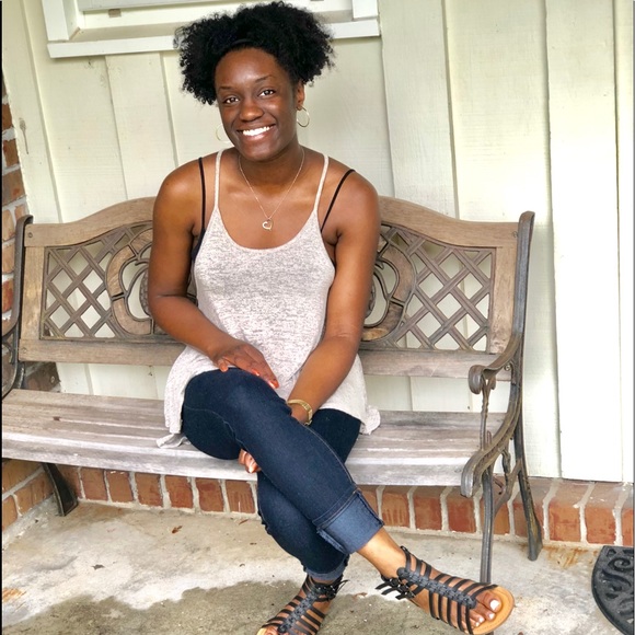 Meet your Posher, Tierra - Picture 2 of 9